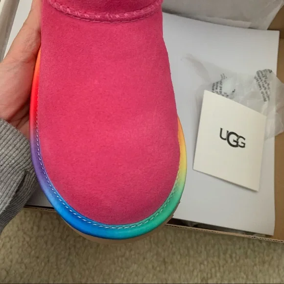 Ugg Kids Classic Short II Rainbow Boot - Picture 4 of 6
